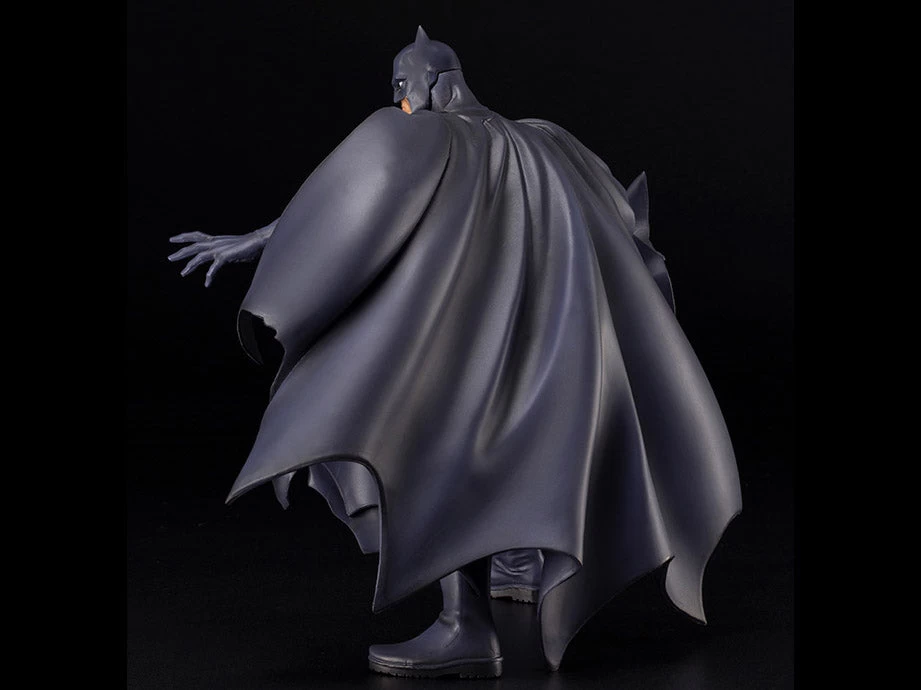 Kotobukiya 1/6 DC Batman: Hush Batman ArtFx+ Statue 4 Kotobukiya 1/6 DC Batman: Hush Batman ArtFx+ Statue - Image 4